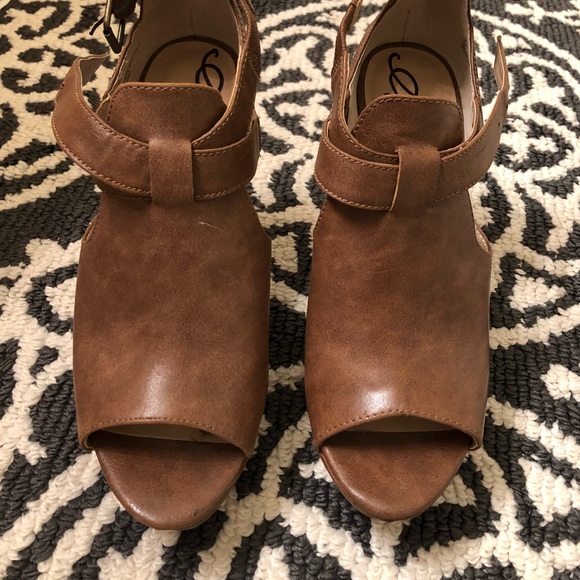 Meet your Posher, Natalie! - Picture 8 of 8